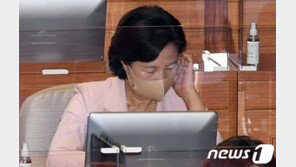 추미애 아들 꼬리 무는 의혹에…‘제2 조국 사태되나’ 與 ‘전전긍긍’