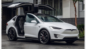 4.6초만에 시속 100km… 차로 자동변경… “미래를 탔다”