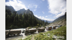 中, 스텔스 전투기…인도, 라팔 전투기 국경 지역 배치 ‘일촉즉발’ 위기