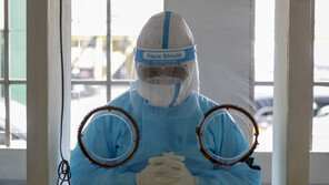 코로나19  8개월, 전 세계 사망자 90만 명 넘었다