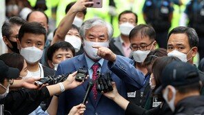 ‘재수감’ 전광훈, 코로나 확진에 멈춘 재판 내달 재개