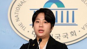 정의당 “추미애, 아들 의혹 직접 밝혀야…민주당도 자체조사 해야”