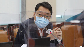 ‘카카오 들어와’ 논란에…고개 숙인 윤영찬 “송구하다” 