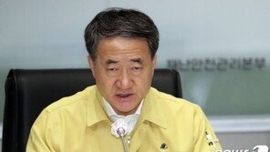 박능후 “8일째 100명대지만 감소세 더뎌…야외 공간도 감염 위험”