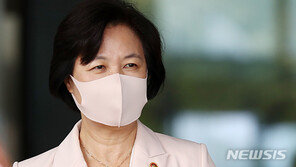 국방부 “‘秋 부부 민원’, 내부 문건 맞다…외부 유출 유감”