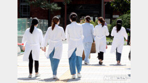 ‘의대생 구제’ 놓고 의료계-정부 평행선…“추가 시험” vs “불가”