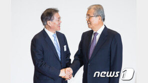 文대통령·-김종인 단독 영수회담 ‘가시권’…靑 “허심탄회 협의”