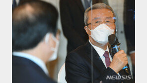 확진자 수 정치적 조절 논란에…김종인, 국회 전수조사 제안