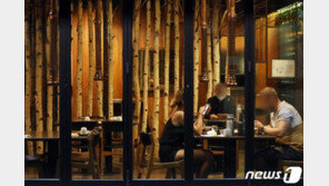 2.5단계 갈림길…“유지가 최선이지만 완화돼도 거리두기 삶 필수”