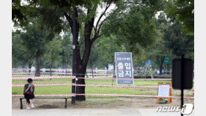 연트럴 단속하자 ‘책거리’로…길맥족 자정까지 ‘야외 술판’