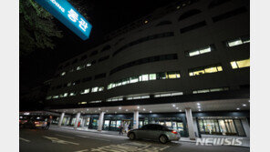 출산전 발열 산모, 보호구 착용 분만 후 확진…신생아 포함 100여명 음성