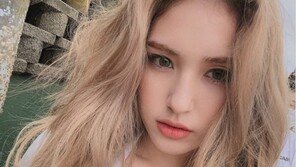 전소미, 성숙미로 무장한 눈빛…섹시+카리스마