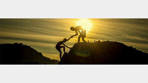 [책의 향기]인생이 행복한 건 ‘혼자’가 아닌 ‘함께’이기 때문