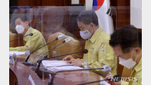 수도권 한달만에 최저, 2.25단계로 완화?…전문가들 “감염 위험 여전”