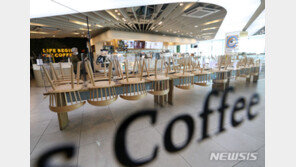 수도권 커피점서 음식 먹을 수 있다…“2단계 이유? 서민층 희생 너무 커”