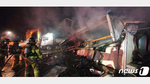 임실 성수면 도령휴게소 화재…창고와 트럭 불 타