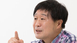 “문 부숴서 미안…검찰개혁 하자” 秋 사과 비꼰 서민