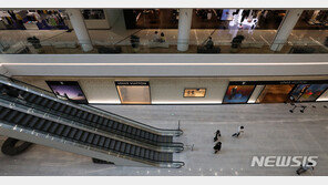 “거리두기 완화 다행이지만”…낙관 못하는 유통업계