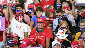 트럼프, 코로나 국면 ‘실내 유세’ 논란…“시위도 하는데”