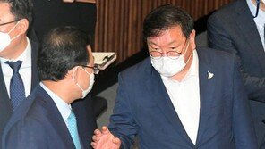 여야 원내대표 4차 추경 평행선…“18일 처리” vs “통신비 철회”