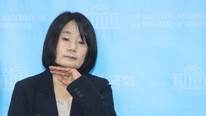 윤미향 “검찰에 깊은 유감…국민들이 함께 해주리라 믿어” 반발