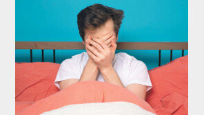 잠 못드는 밤 계속되면… 치매 위험 높아지고 면역력에도 빨간불
