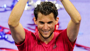 도미니크 팀, 4시간 혈투 대역전승