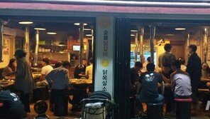 거리두기 완화 첫날밤…“술 한잔 해야죠” 곳곳 다닥다닥