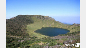 확진자 등반 한라산국립공원 불똥…대피소 폐쇄·예약제 부활 검토