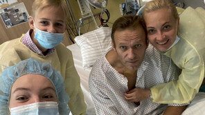 혼수상태 깨어난 나발니 “귀국할 것”…러시아내 反푸틴 움직임 거세질듯