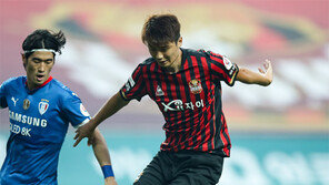 그의 패스에 공격수들이 춤을 춘다