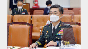 국방장관 청문회인데…“황희 사과” vs “추미애 선전장이냐”