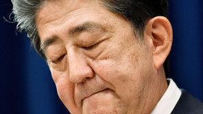 물러난 아베, 美·英·필리핀에도 했지만 韓中엔 작별전화 안했다