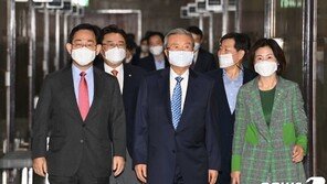 PK 민심, 文대통령 부정평가 전국 3위·민주당 지지율 전국 최하