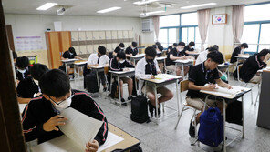 학원가 “수학 영역, 작년 수능과 비슷하거나 쉬워”