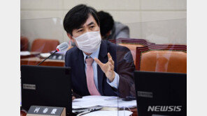 하태경 “서욱, 군인 같지 않고 눈치봐…굉장히 위선적”