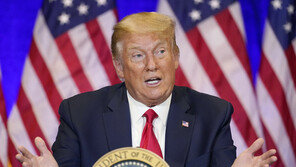 트럼프 “10월 중 백신 보급”…CDC “11~12월, 그것도 일부만”