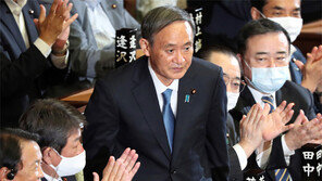 스가 내각 20명중 11명 ‘아베 각료’… 한국 관련 업무 3명도 유임