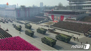 “평양 인근 비행장에 대형 보관시설…신형무기 격납고 가능성”