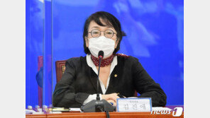 ‘통신비 2만원’ 열린민주도 반대…전국민 백신 접종? “비과학적”