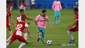 ‘바르사 잔류’ 메시, 프리시즌 친선경기서 ‘멀티골’