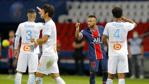 ‘상대 선수 뒤통수 때려 퇴장’ 네이마르 2경기 출전 정지 징계