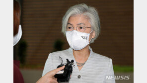 강경화, 코로나 후 첫 베트남 방문…‘신속통로’ 집중 협의