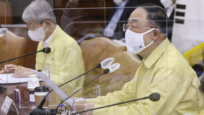 홍남기 “디지털 전통시장 구축…소상공 간편결제수수료 1%대 완화”