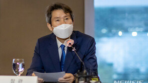 이인영 “역대 통일부 장관 중 꼴찌는 면하겠다”