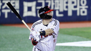 ‘이틀간 11타점’ 김현수 “동료들이 많이 나가준 덕분”