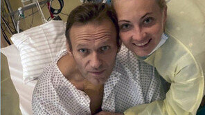 나발니, 호텔서 독살시도 당했나…“객실 물병서 노비촉 검출”