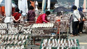 추석 앞두고 건어물 시장 북적