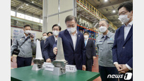 文대통령, 김경수와 5개월만에 만남 눈길…“응원의 박수 보낸다”