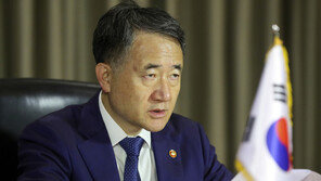 박능후 “코로나 위기 현재진행형…백신 공평 분배 필요”